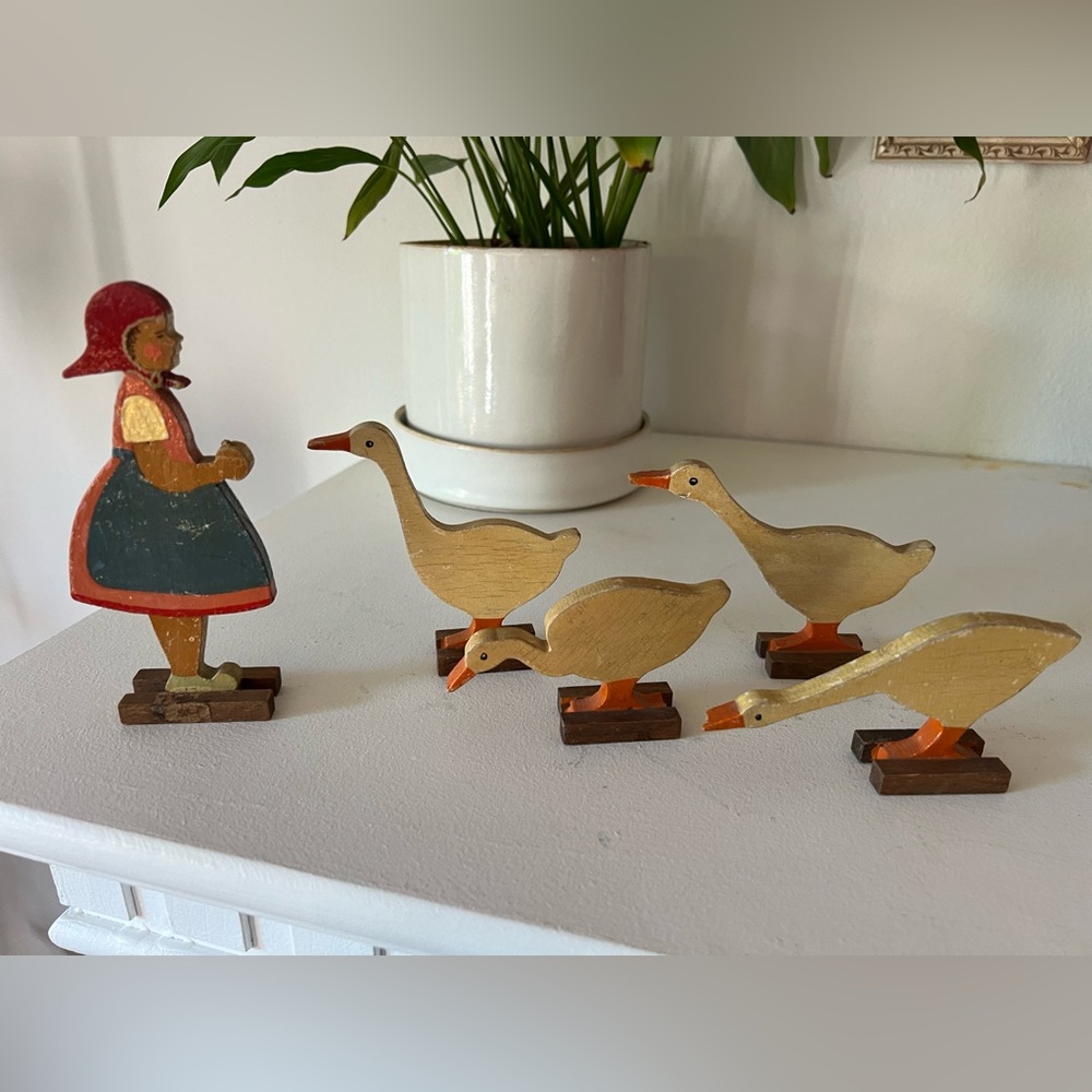 Vintage wooden girl with geese decor